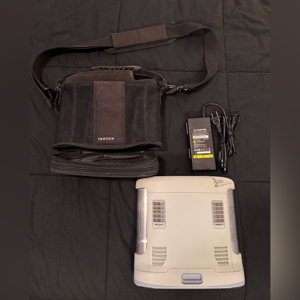 Inogen one g3 with Black Carrying Case and replacement charger